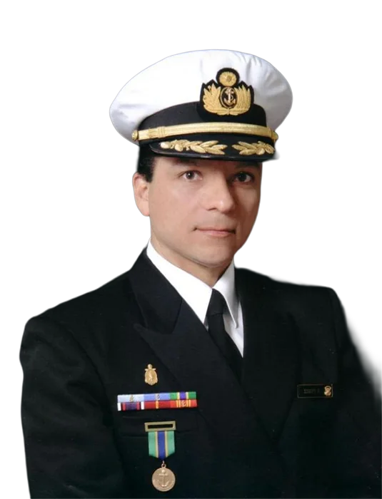 Renato Portal, fundador de Más Allá del Portal, retrato profesional que refleja trayectoria, disciplina y enfoque metodológico.